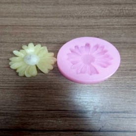 Resim Ayrık Yapraklı Papatya Mum Silikon Kalıbı